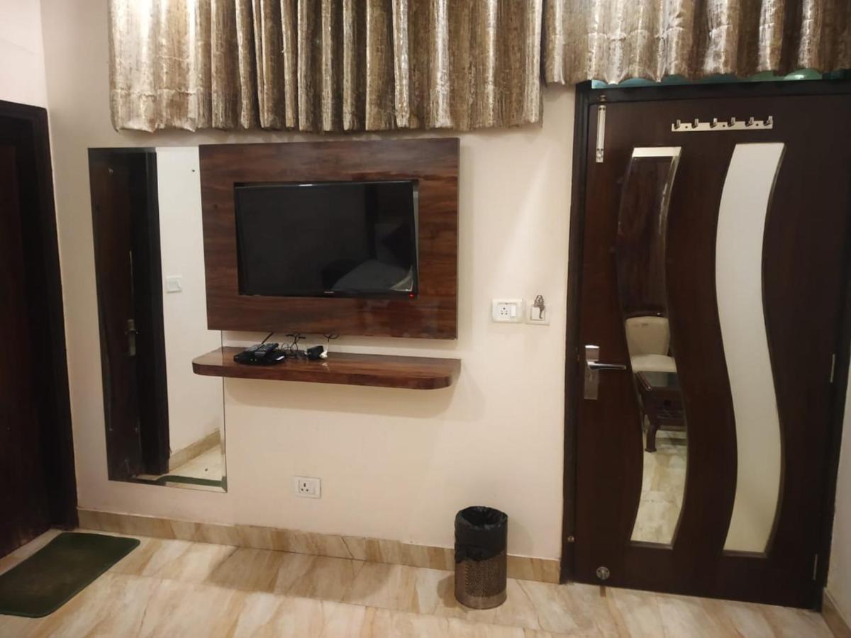 Adb Rooms Hotel Indo Continental New Delhi Exterior photo