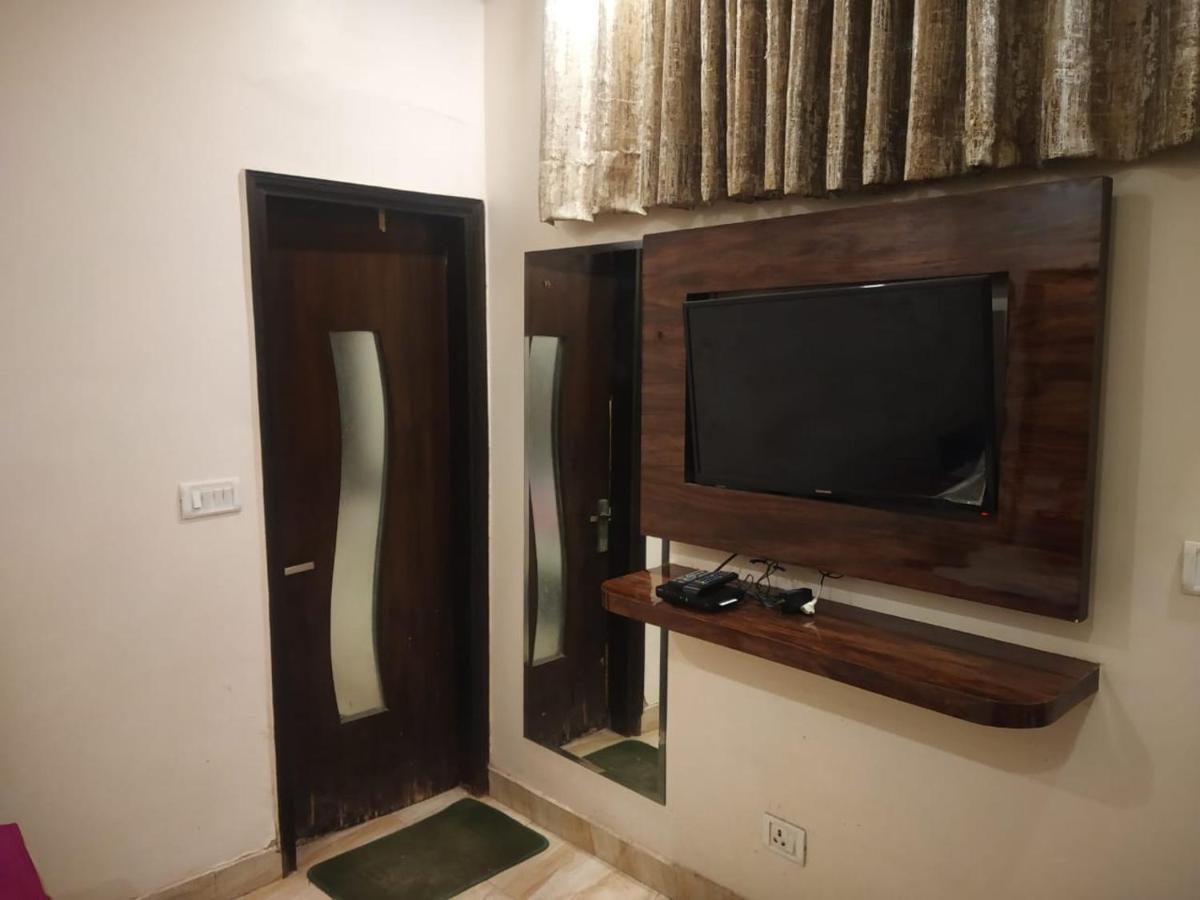 Adb Rooms Hotel Indo Continental New Delhi Exterior photo